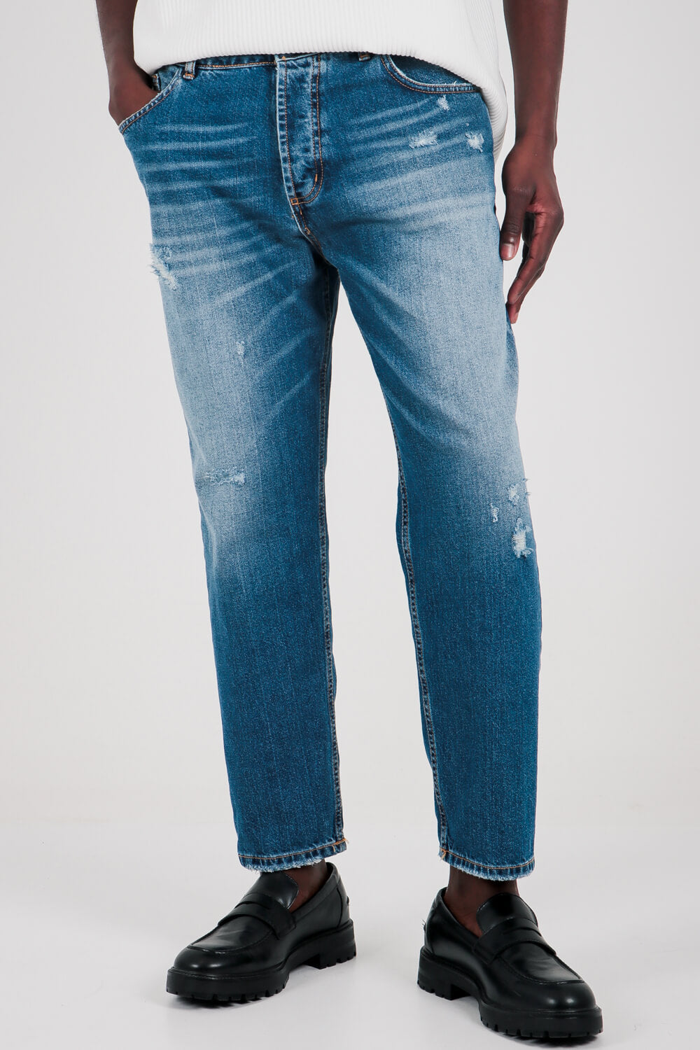 Τζιν relaxed fit με σκισίματα