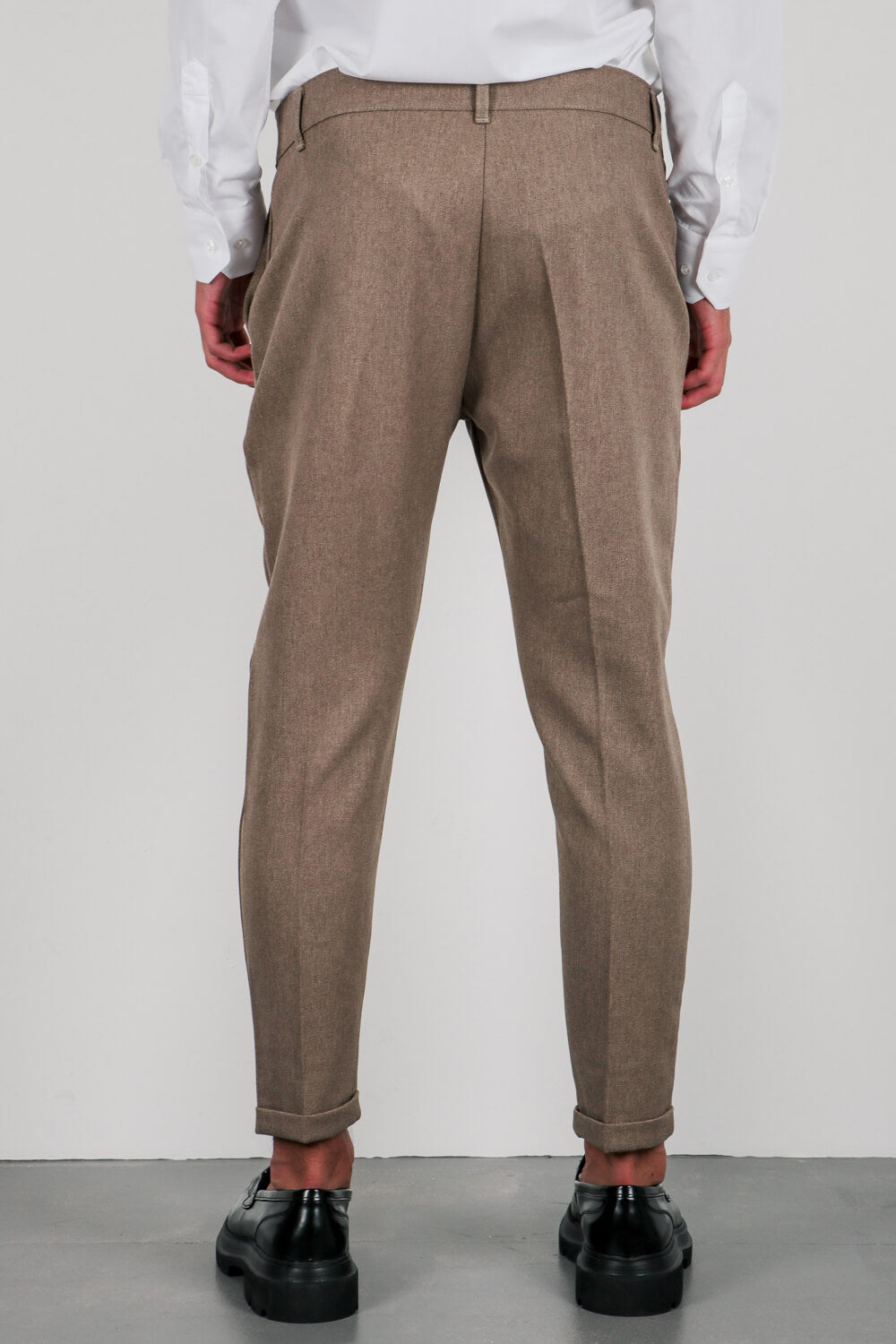 Παντελόνι slim fit με μάκρος cropped