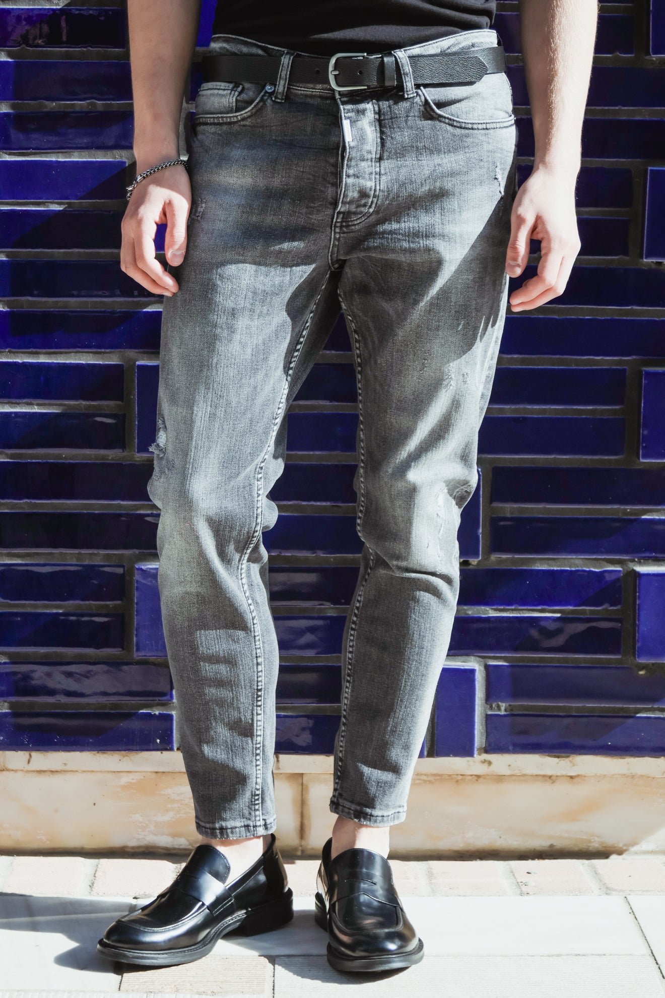 Τζιν slim fit με σκισίματα