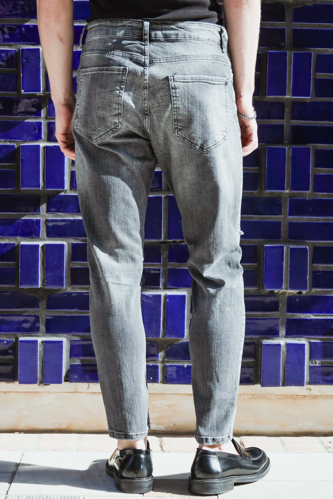 Τζιν slim fit με σκισίματα