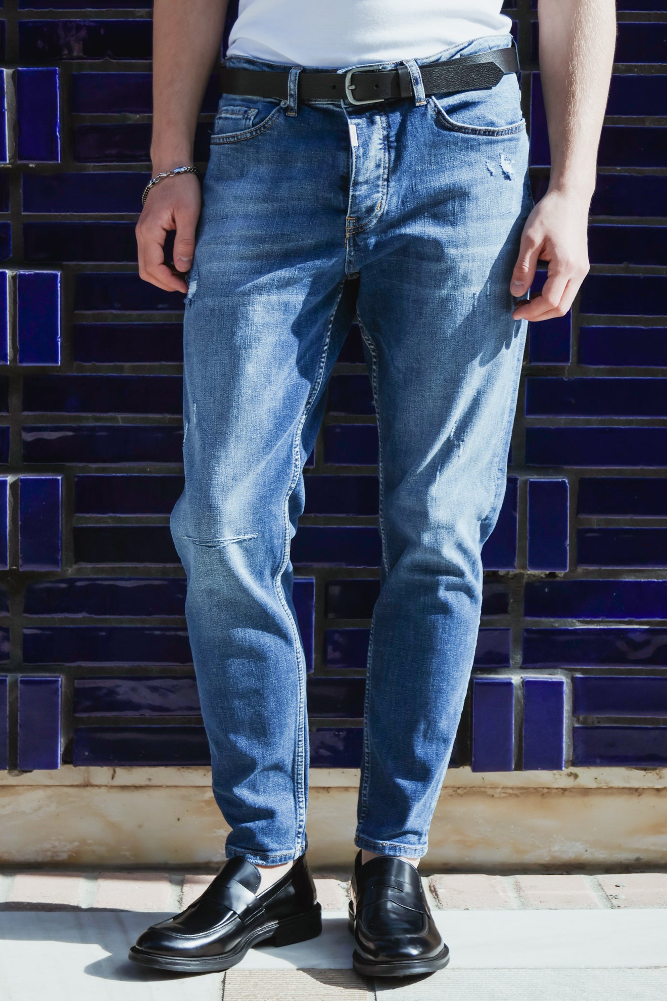 Τζιν slim fit με σκισίματα