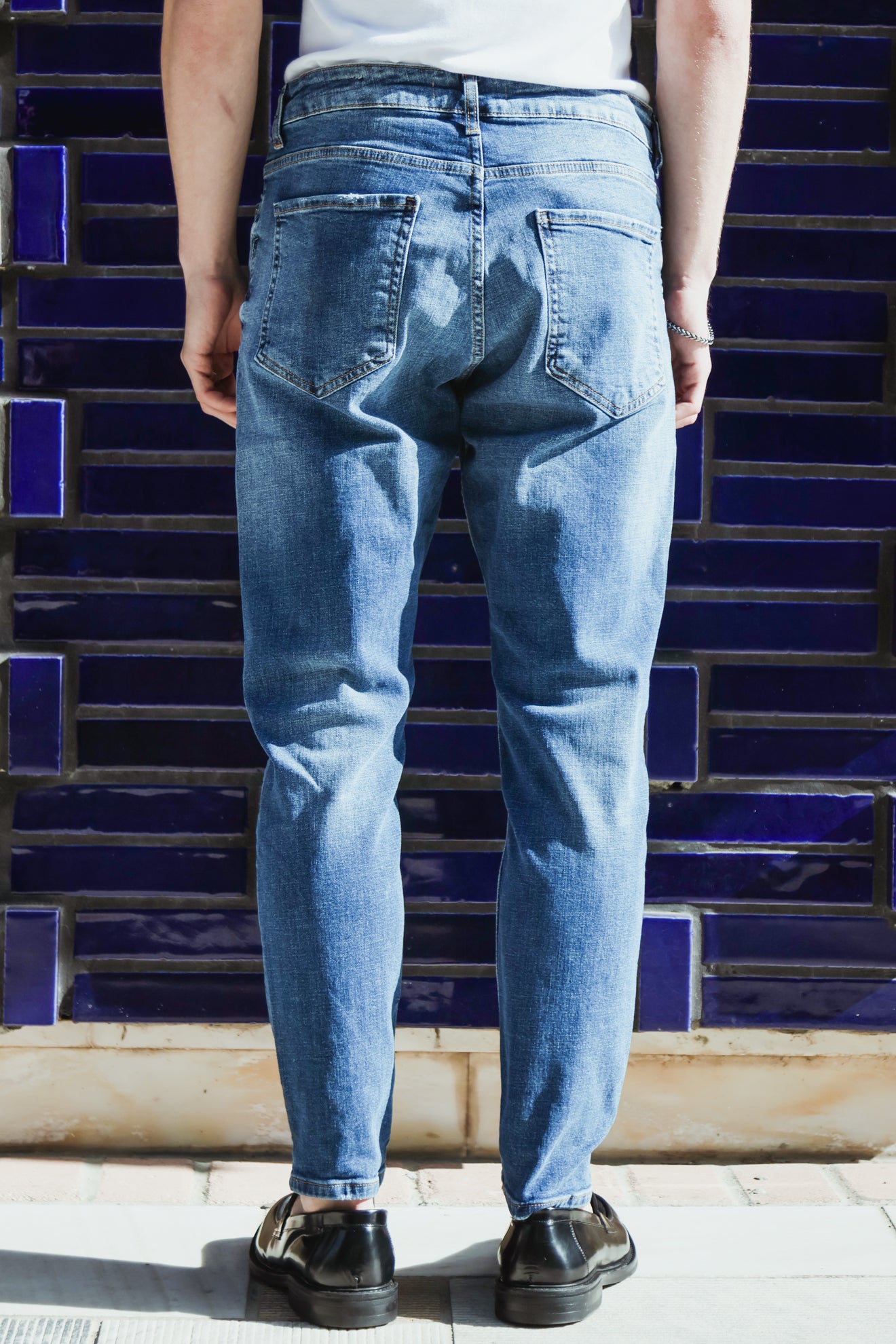 Τζιν slim fit με σκισίματα